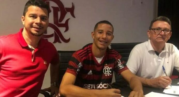 Garotos do Ninho: sobrevivente de incêndio, Kayke Soares assina vínculo profissional com o Flamengo