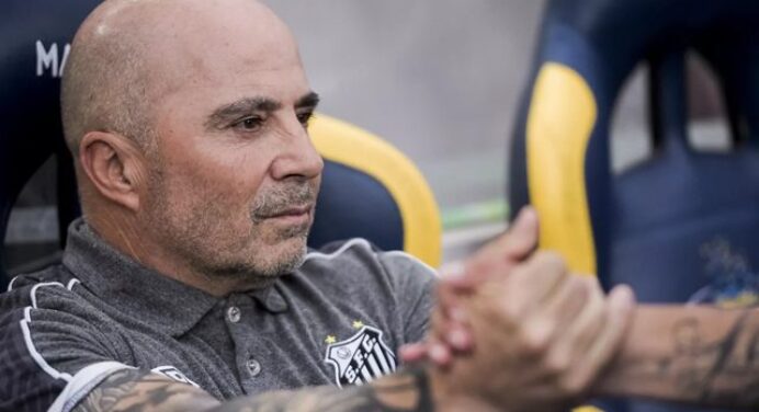 Derrotado pelo Flamengo, Sampaoli destaca igualdade entre os elencos e exalta: “O Santos manteve sua identidade”