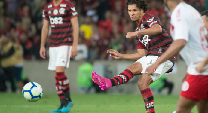 Arão se diz honrado após ser ovacionado no Maracanã: “Quero fazer história aqui”