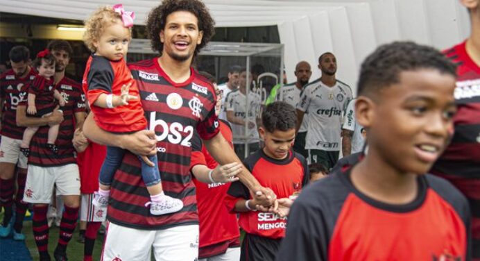 “Tá bem, Arão!”: volante do Flamengo faz publicação em rede social e leva torcida ao delírio