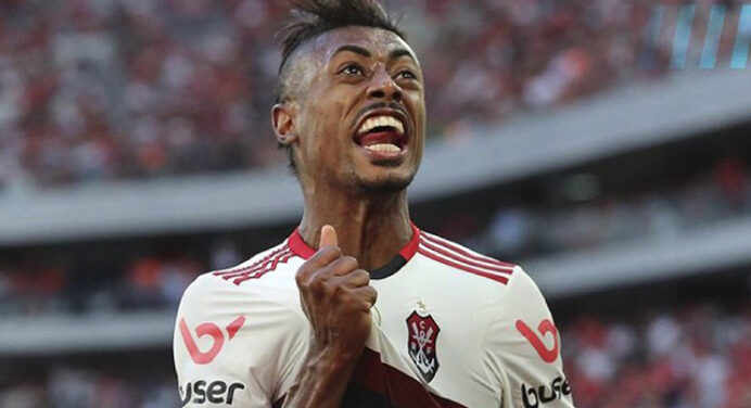 “Bruno Henrique é o melhor jogador brasileiro em atividade no mundo”, diz jornalista sobre o atacante do Flamengo