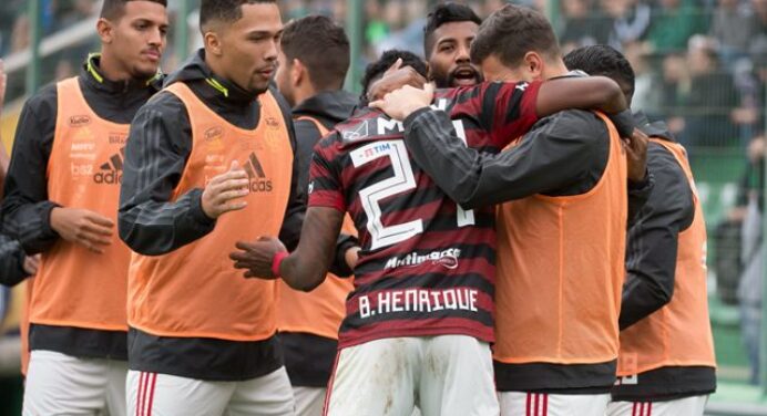 Olhares atentos: vitória e liderança isolada do Flamengo repercutem na Europa