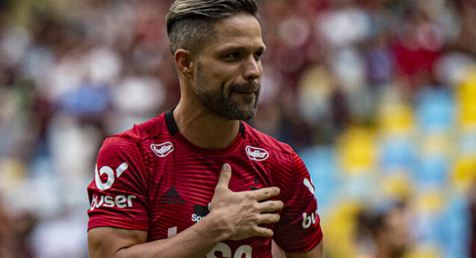 Perto do fim de contrato, Diego desconversa sobre renovação com o Flamengo