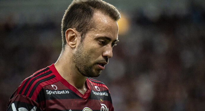 “Estamos equilibrando bem”, diz Everton Ribeiro sobre sequência de jogos do Flamengo