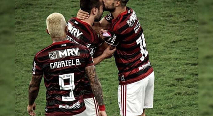 Diego exalta boa relação do elenco ao ser questionado sobre faixa passada por Ribeiro: “Quem ganha é a equipe”