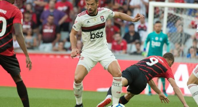 Na berlinda: Flamengo tem cinco jogadores pendurados em jogo contra o Fortaleza