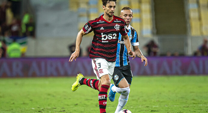 Representante do Barcelona esteve no Maracanã para observar Rodrigo Caio em semifinal da Libertadores
