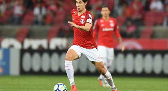 Flamengo demonstra interesse no volante Rodrigo Dourado, do Internacional