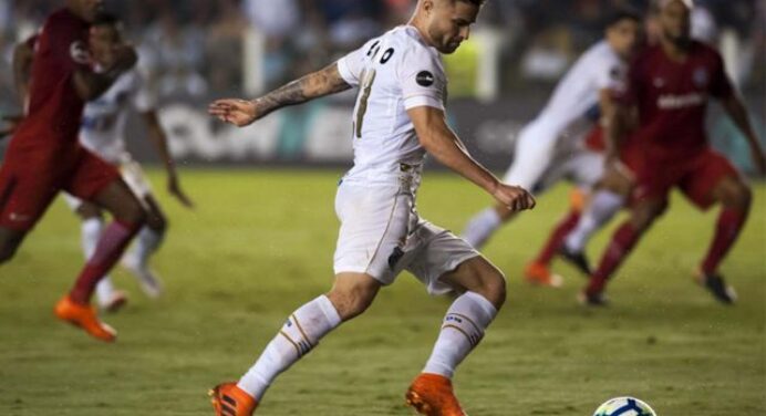 De olho no rival: Santos enfrenta Internacional para tentar retomar vice-liderança