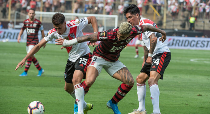 River Plate fez, em média, uma falta a cada três minutos na final da Libertadores