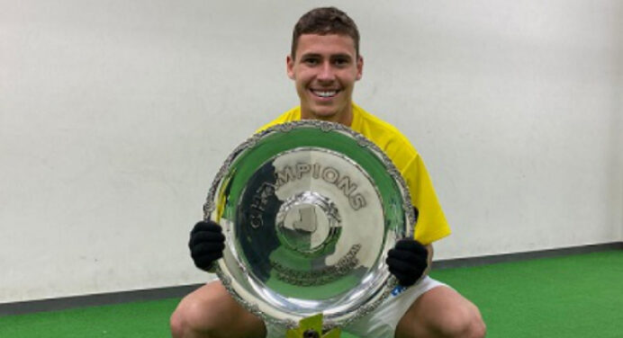 Matheus Savio assina contrato, e Flamengo fecha venda do meia ao Kashiwa Reysol; jogador viaja ao Japão no sábado