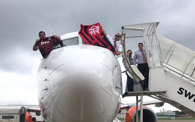 Chegou! Avião com time do Flamengo pousa em Lima, no Peru