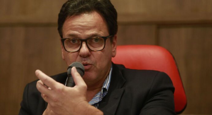 VP do Flamengo intercede por torcedores e pede ajuda às empresas aéreas após mudança da final da Libertadores