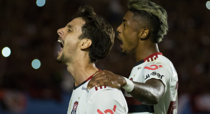Quatro entre as dez contratações mais caras da temporada pertencem ao Flamengo; veja
