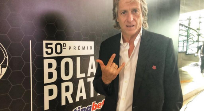 Com concorrentes em todas as posições, jogadores do Flamengo marcam presença em cerimônia do Bola de Prata