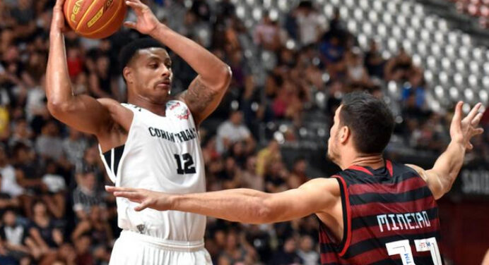 Balbi dá show, e Flamengo derrota o Corinthians por 72 a 68 no NBB