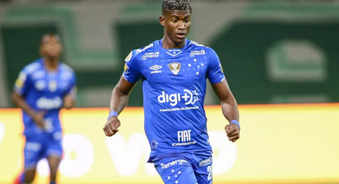 Flamengo tem interesse na contratação de Orejuela, lateral do Cruzeiro