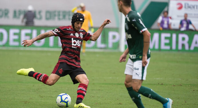 Rafinha critica jogo com torcida única contra o Palmeiras e recorda: “Tiveram apoio dos torcedores deles no Rio”