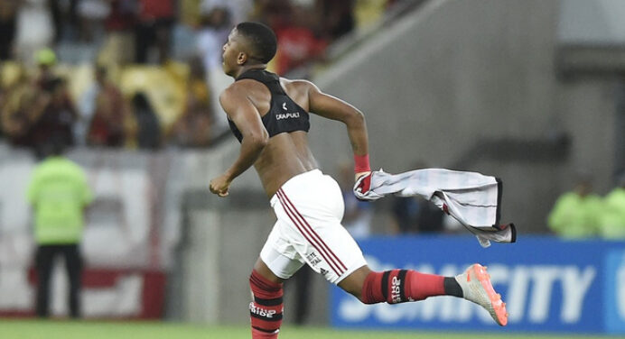 Bill entra no fim, decide para o Flamengo e leva rubro-negros à loucura; veja reações