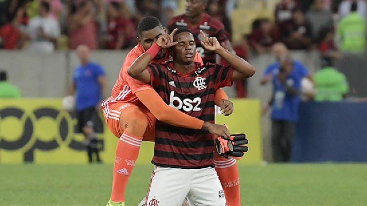 Flamengo estabelece cláusula e pode lucrar quase R$ 7 milhões com ida de Bill para time ucraniano - Flamengo | Coluna do Fla