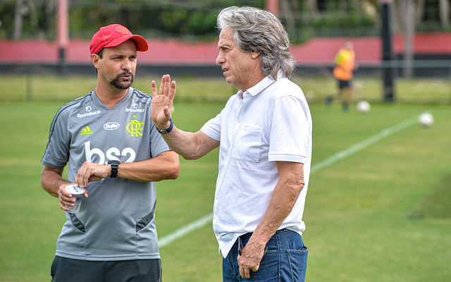 Jorge Jesus estará no Maracanã para assistir ao clássico entre Flamengo e Vasco