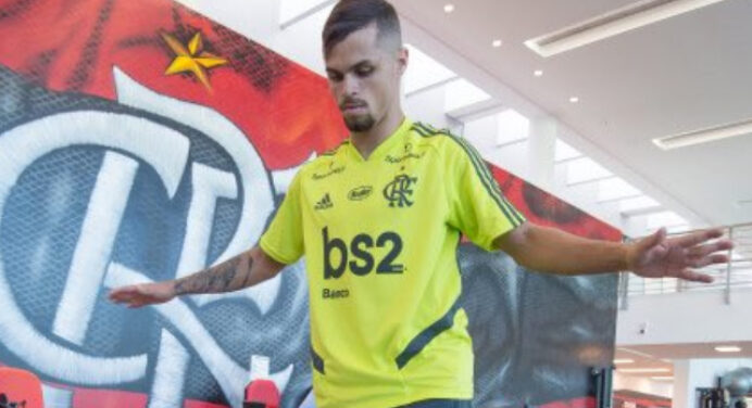 Flamengo confirma apresentação de Michael para esta terça-feira