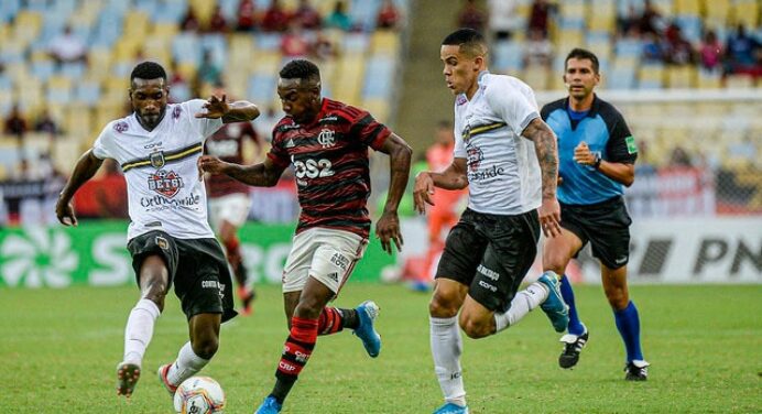 Bill decide com golaço, e Flamengo derrota o Volta Redonda no Maracanã