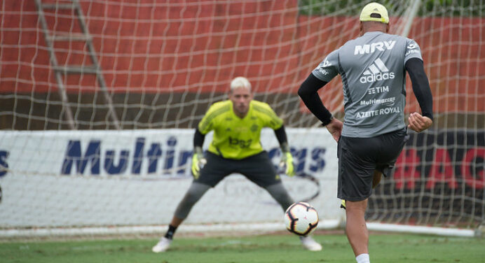 Flamengo planeja construção de campo exclusivo para goleiros no Ninho do Urubu
