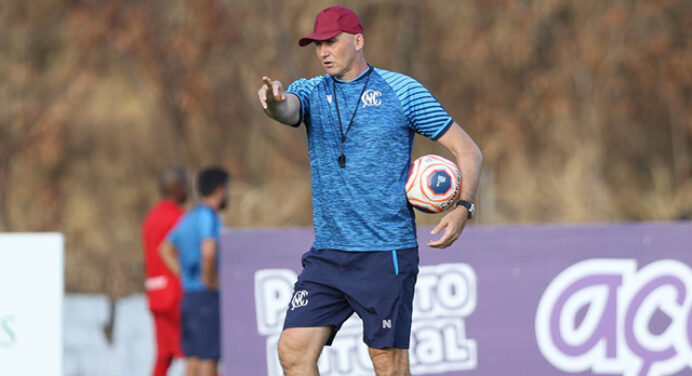 Técnico do Náutico rasga o verbo sobre estilo de Jorge Jesus: “É querer aparecer”