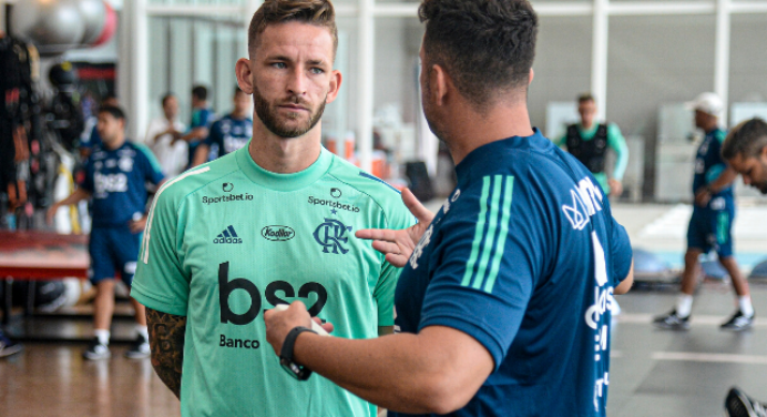 Léo Pereira avança em recuperação de lesão na coxa e deve retornar para decisão da Recopa