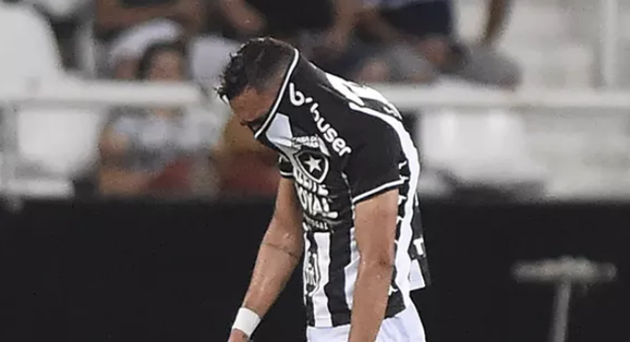Jogador do Botafogo minimiza reforços do Flamengo: “Em campo é 11 contra 11. O pau come”