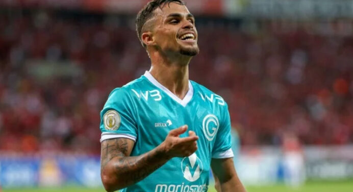 Representante do Goiás chega ao Rio de Janeiro para ajustar detalhes da venda de Michael ao Flamengo