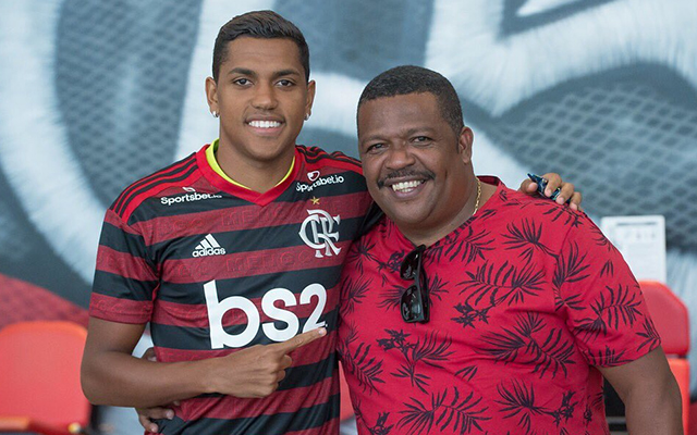 Pedro Rocha prepara comemorações com a camisa do Flamengo e se emociona ao falar do pai