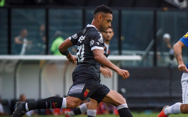Werley, do Vasco, dedica gols à vítima do incêndio no Ninho; zagueiro é primo de Pablo Henrique