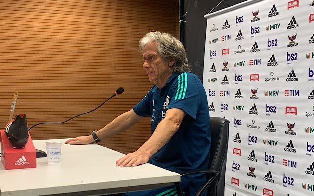 Jorge Jesus destaca ‘grande jogo’ contra o Fluminense, e cutuca arbitragem: “Foi no VAR enganar quem?”