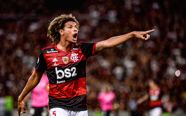 Com expulsão na Recopa, Arão vira desfalque do Flamengo para estreia na Libertadores