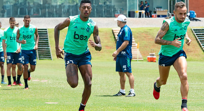 Bruno Henrique, Rodrigo Caio e Rafinha não treinam nesta segunda e devem ser baixas do Flamengo na Recopa