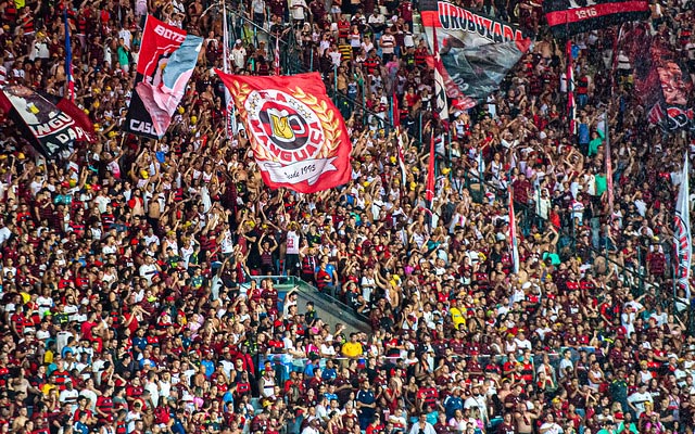 Torcidas organizadas do Flamengo se mobilizam e 'exigem' a saída de Isla