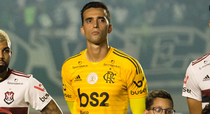 Atlético Mineiro faz contato por César, goleiro do Flamengo