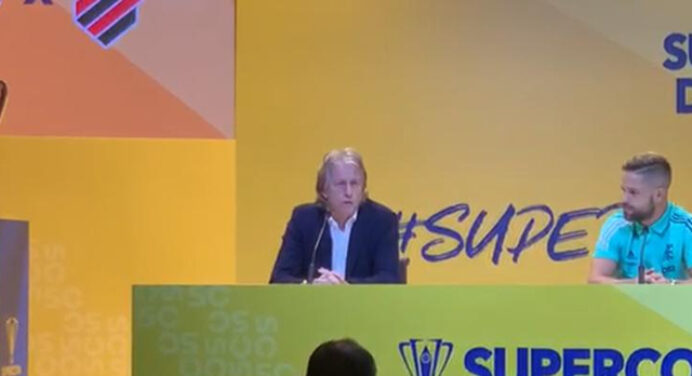 Rei do deboche! Jorge Jesus ironiza provocações sobre ‘cheirinho’; veja vídeo