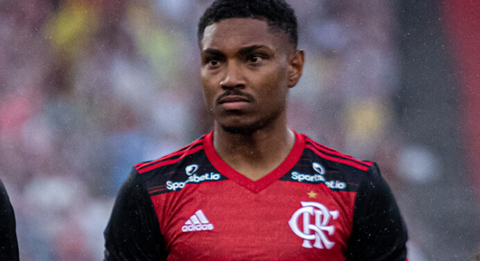 Vitinho admite se inspirar em Arão para dar ‘a volta por cima’ no Fla: “Acredito no meu potencial”