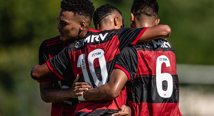 Com dois gols de Rodrigo Muniz, Flamengo goleia o Friburguense em estreia no Carioca Sub-20