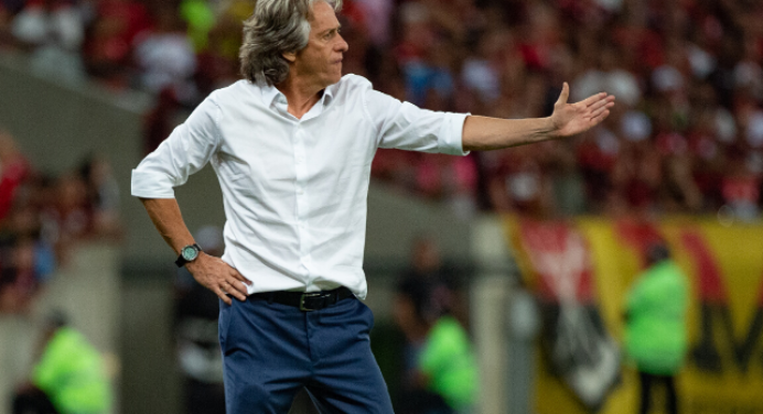 Jornalista aponta ‘divergências’ para renovação de Jorge Jesus e acrescenta: “Está muito difícil”