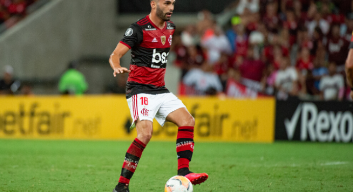 Thiago Maia destaca evolução com Jorge Jesus e revela: “Até quando erramos, ele puxa a responsabilidade para si”