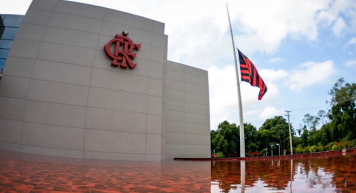 Flamengo indica impacto financeiro “absorvível” em balanço, mas demite funcionários e planeja reduções salariais