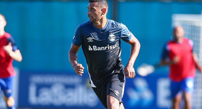 Atacante do Grêmio, Diego Souza reconhece favoritismo do Flamengo: “É o time a ser batido”