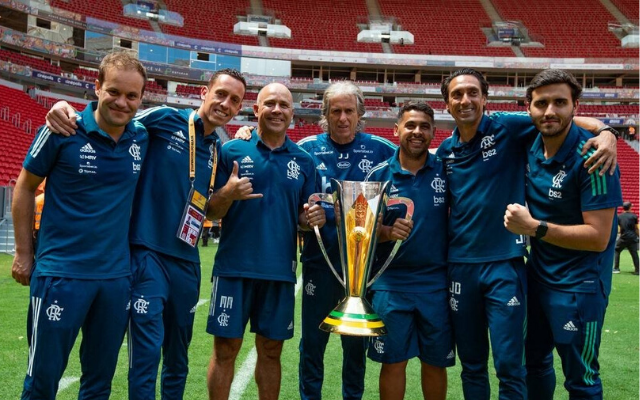 Subestimada no início, comissão técnica do Flamengo é eleita como melhor do Brasil em 2019