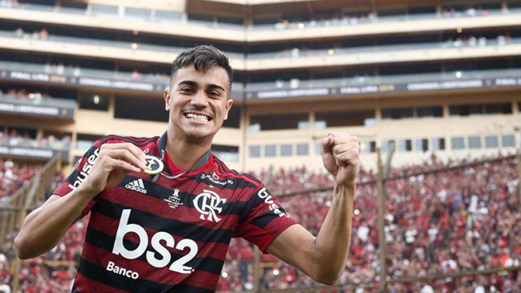 Aniversariante do dia, Reinier se derrete após receber felicitações do Flamengo: “Saudades”