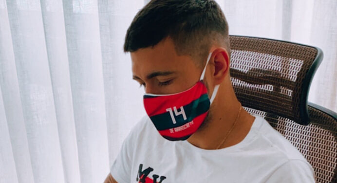 Arrascaeta faz doação de máscaras de proteção e envia mensagem positiva: “Vamos sorrir juntos em breve”
