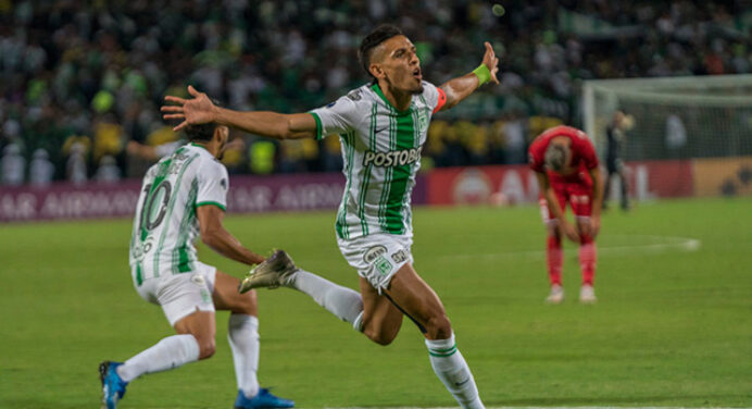 Especulado no Flamengo, Daniel Muñoz define futuro e acerta com time belga